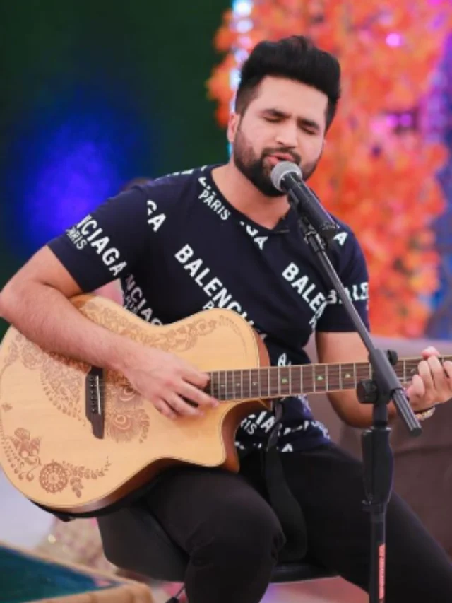 10 Heartfelt Songs by Falak Shabir That Resonated with Us